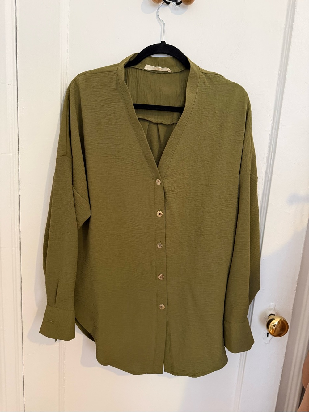 How do you wear that essential shirt in Olive. - Picture 2 of 5